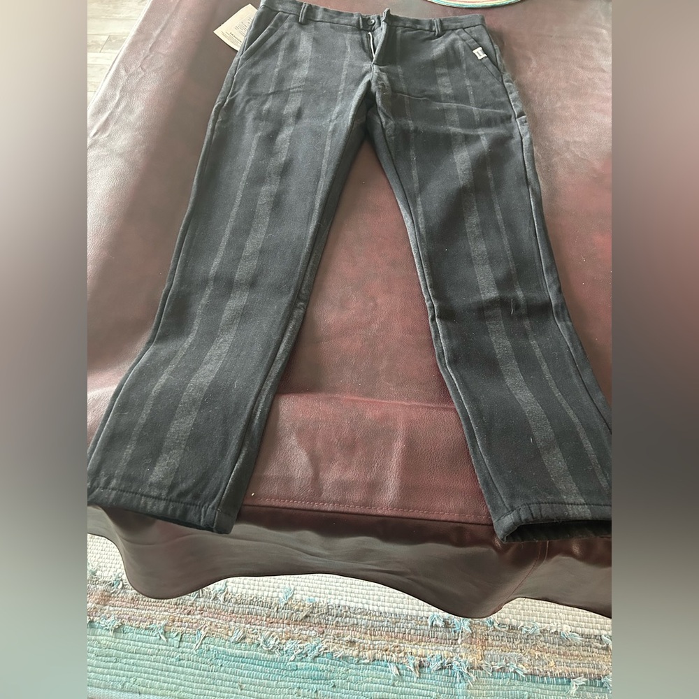 Dark gray Striped Pants
Like wool for cold weather